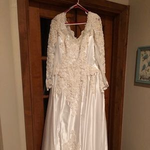 Gorgeous vintage wedding dress